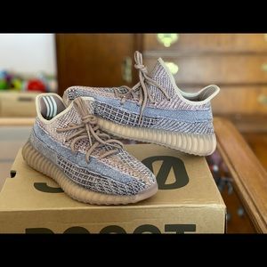 Adidas
Yeezy Boost 350 V2 
“Fade”